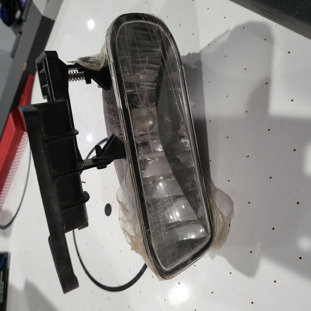 GM Driver side Fog light lens assembly